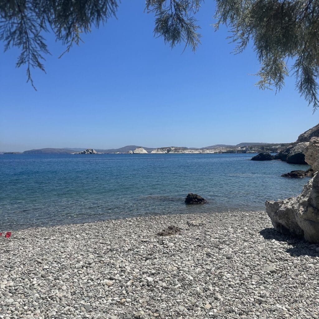 Μονάδα Αφαλάτωσης Μήλου (Rocky Beach in Milos)
